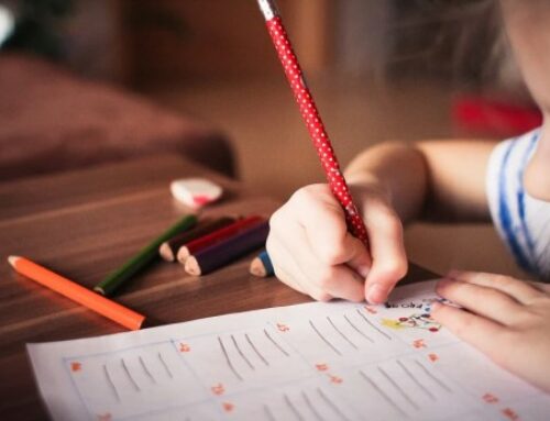 L’Ontario réintègre l’écriture en lettres attachées à l’école